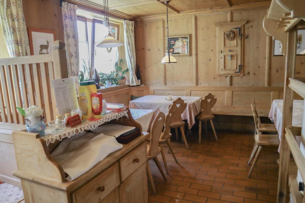 Gasthof Albergo Neuwirt Val di Vizze Luaran gambar