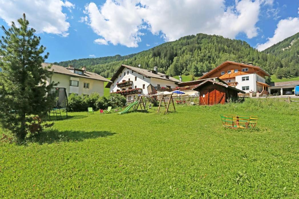 Gasthof Albergo Neuwirt Val di Vizze Luaran gambar