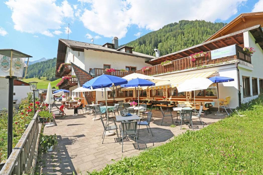 Gasthof Albergo Neuwirt Val di Vizze Luaran gambar